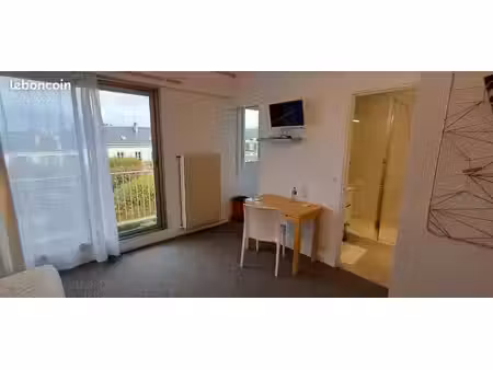 studio versailles centre avec parking (bail etudiant)