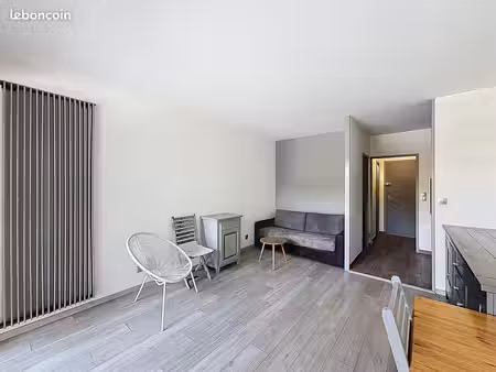 studio 1 pièce 27 m²
