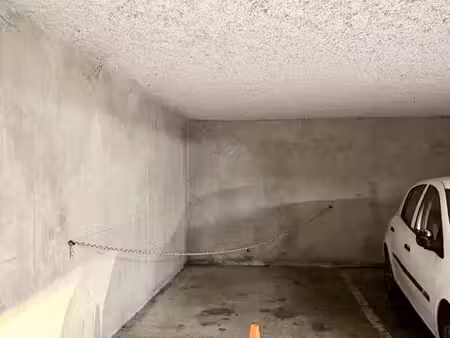 parking/box 12 m² nice