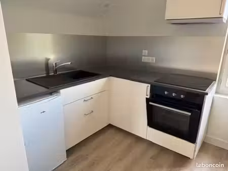 loue f2 murol meublé