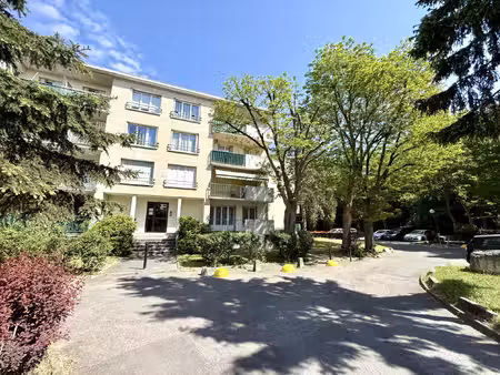 appartement 3 pièces avec parking et cave proche rer