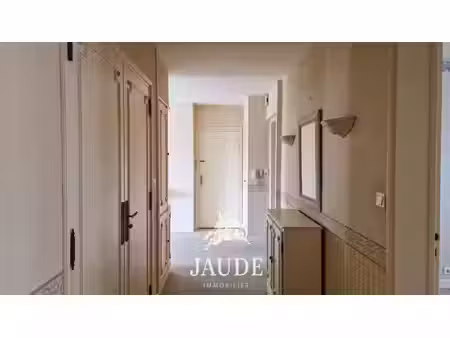 issoire spacieux appartement t4 de 101 m2 à rafraîchir avec