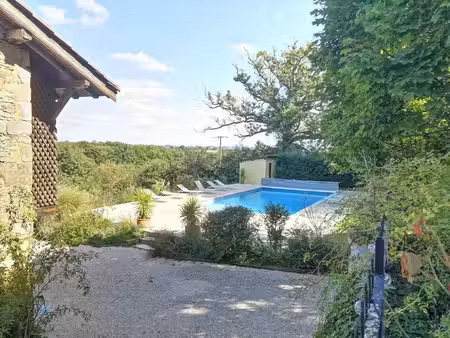 a vendre  secteur d'aignan  gers: une très belle occasion pour acheteur un hameau avec 5 l