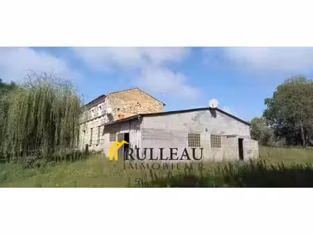 maison à rénover entièrement de 166 m2 avec grande dépendanc