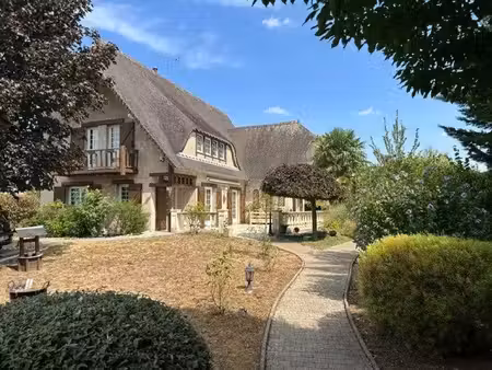 magnifique maison familiale de caractère de 180m² avec piscine   idéalement située proche 
