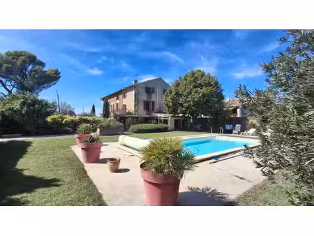 a vendre  à 2 pas du centre du village de grillon  maison de village avec jardin  piscine 