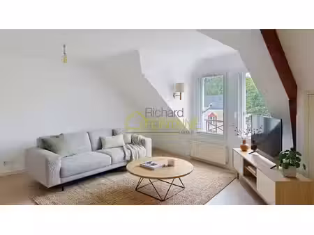 appartement t2 de 39 m² en dernier étage exposé sud proche centre à pieds