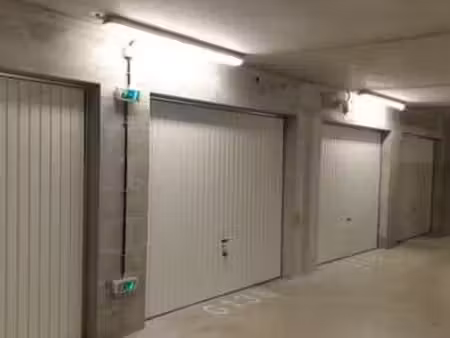 location garage box et parking à challans (85300) : à louer / challans