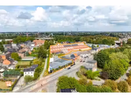 opportunité unique! terrain +/- 8.400m² avec entrepôts +/- 3