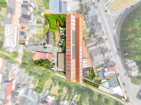 opportunité unique! terrain +/- 8.400m² avec entrepôts +/- 3