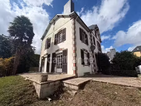 immeuble à vendre carhaix plouguer 10 pièce(s) 204m2 86 900€
