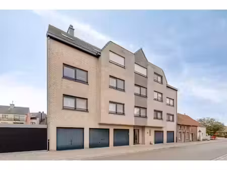gelijkvloers appartement met garagebox en ruim terras