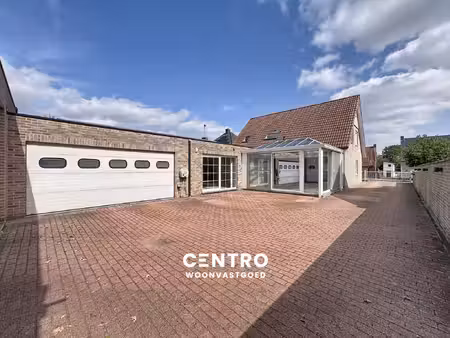 ruime woning met opslagruimte in aangename omgeving!