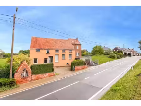 unieke eigendom met twee woningen op een ruim perceel van 3.130 m² te galmaarden