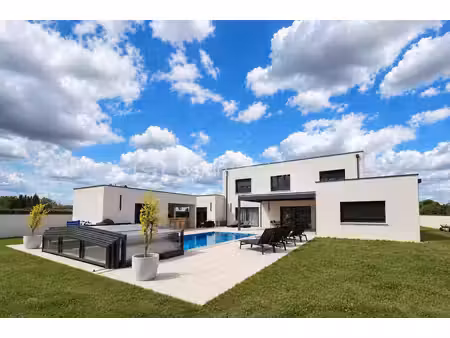 villa de 256 m² à savigne-sur-lathan