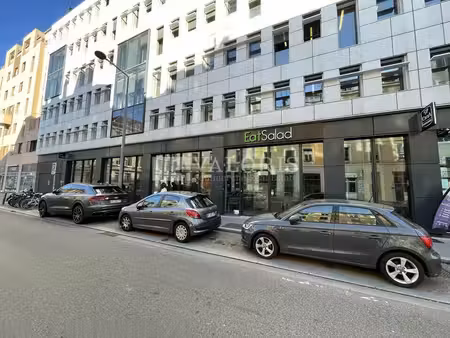 location commerce 294m²