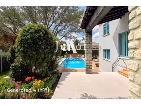 saint-rémy-de-provence - dans petite impasse - propriété à rénover 138m² - possibilité...