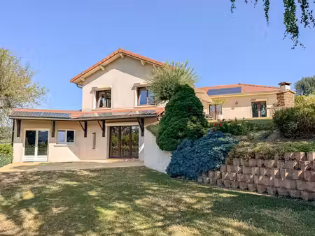 villa 5 pièces 178 m2 avec piscine
