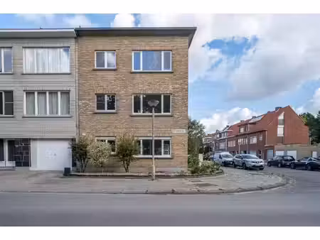 gerenoveerd appartement met garagebox
