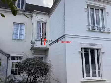 au pied du centre ville de mamers grande maison avec jardin et g