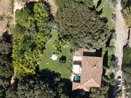terrain de 1157m²