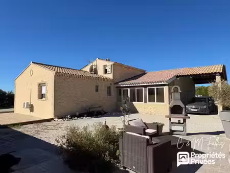 ensemble immobilier avec appartement indépendant  piscine et dépendances à séguret