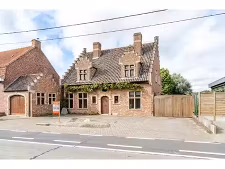 karaktervolle halfopen woning op een riant perceel van 2.144 m² in sint-eloois winkel!