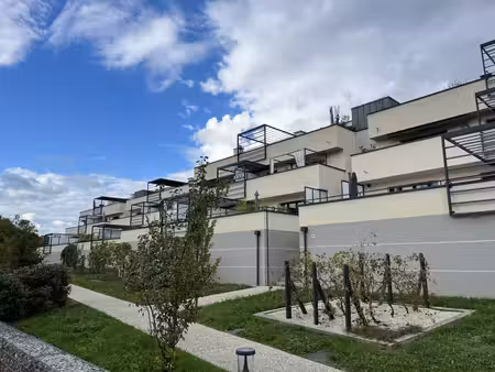 l'isle d'abeau - 3 vallons - t2 avec terrasse