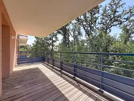 colomiers  t2 de 54 m² avec terrasse et deux garages.