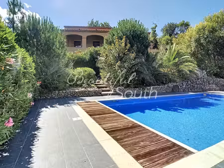 villa d'exception aux vues panoramiques  jardin et piscine – prades