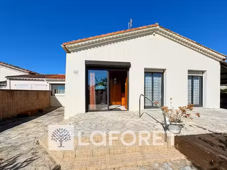 à vendre : maison de plain-pied de 80 m²  3 pièces  sur un terrain de 494 m² située dans..