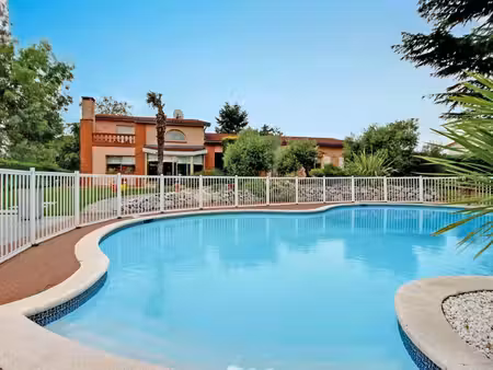 cugnaux  maison de 315 m² avec jardin  piscine et garage.