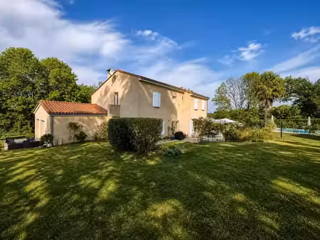 vente maison 5 pièces 174 m² confolens (16500)