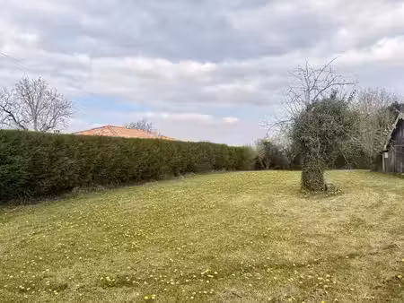 vente terrain 700 m² à atur (24750)  30 000 €