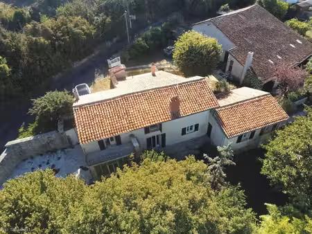 maison spacieuse avec 5 chambres et dépendances