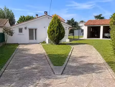 location maison 4 pièces 74 m² à saintes (17100)  783 €