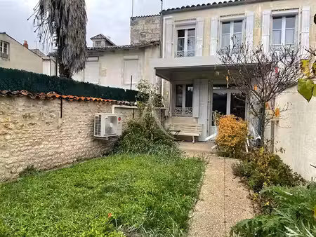 location meublée maison 3 pièces 60 m² à saintes (17100)  660 €