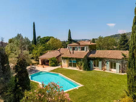 aux portes d'aix – magnifique propriété de 210 m² avec vue sainte-victoire et piscine