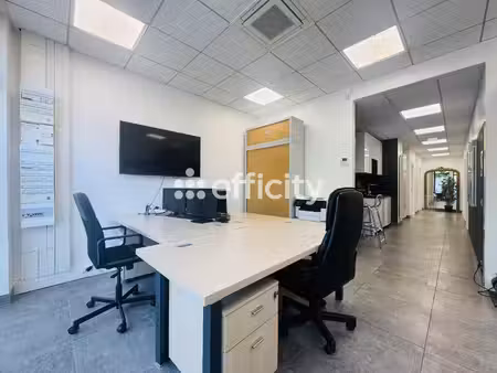 local commercial 6 pièces - 135 m²