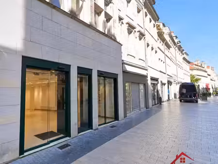 location commerce 147 m² à besançon (25000)