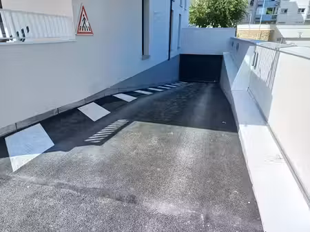 location parking 13.34 m² à saint-malo (35400)  108 €
