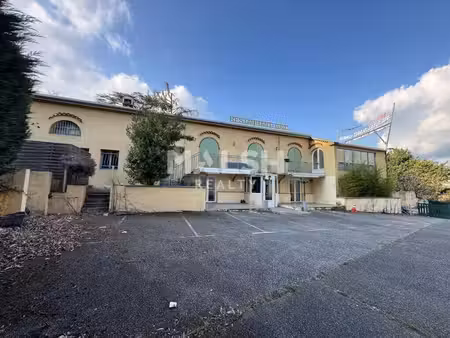 vente commerce villars 42390 250m²