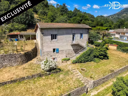maison à rénover de 65 m² sur un terrain de 5.000 m² à
