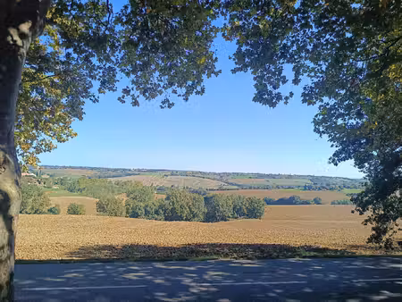 terrain constructible de 1000 m2 à aureville