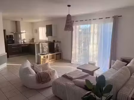 location maison 4 pièces 92 m² à camiran (33190)