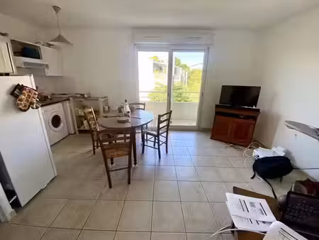 location appartement 1 pièce 38 m² à montpellier (34090)