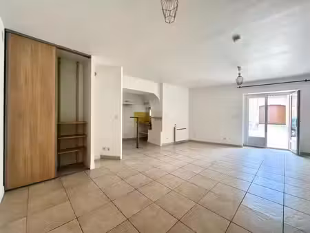 location commerce 35 m² à saint-martin-de-londres (34380)