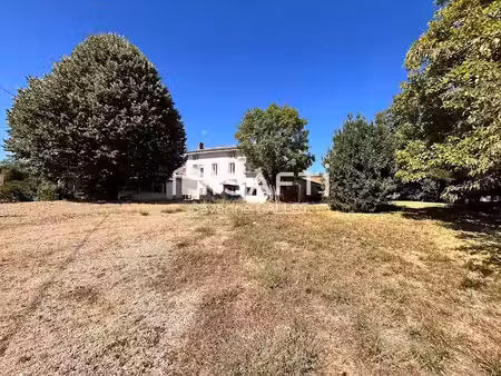 vente locaux professionnels 5 pièces 290 m² à tournus (71700)  295 000 €