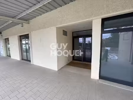 vous cherchez un local commercial ? local 200m2 à saussay - axe passant