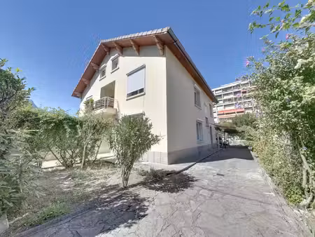 maison mitoyenne 4 pièces de 106 m2 rénovée avec jardin et p